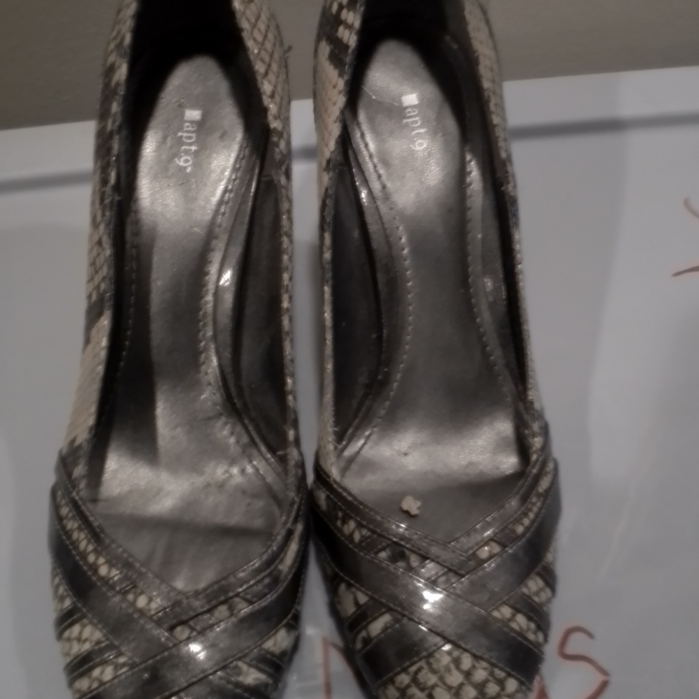 922-36) Apt. 9 women's heels. Clarion snake grey.